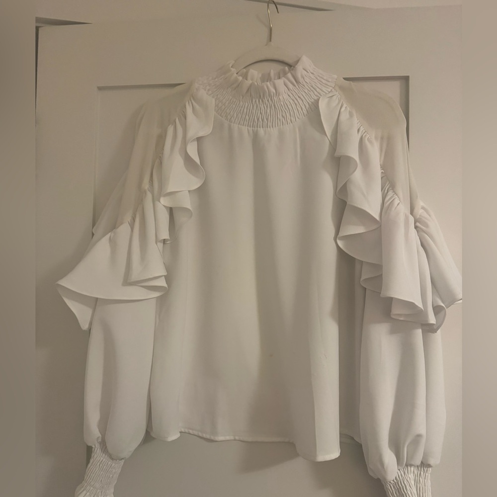 Grazia ruffle mock neck shirt with cheer cold sleeve size large